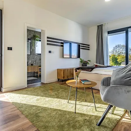 3 Bedroom Awesome In Orbanici