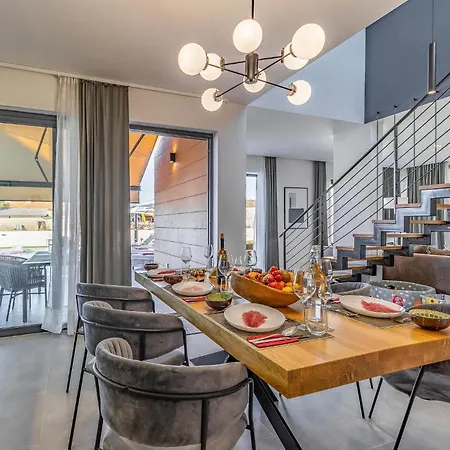 3 Bedroom Awesome In 펜션 Orbanići