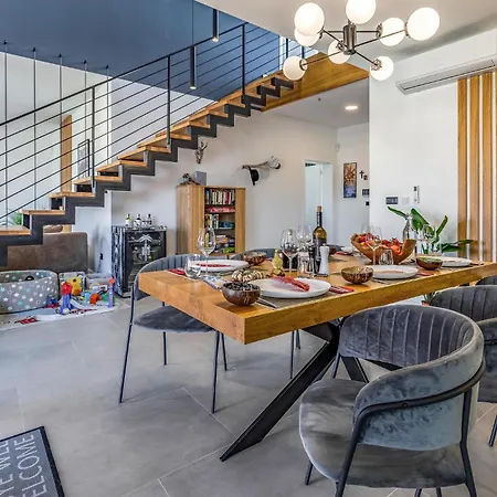 펜션 3 Bedroom Awesome In