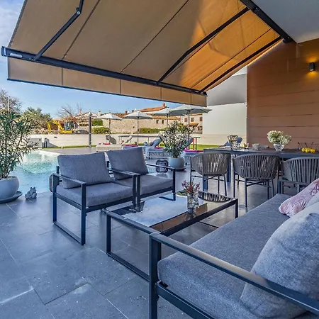 펜션 3 Bedroom Awesome In Orbanići
