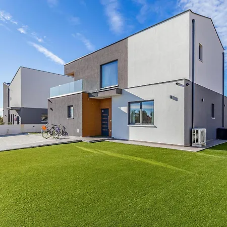 3 Bedroom Awesome In